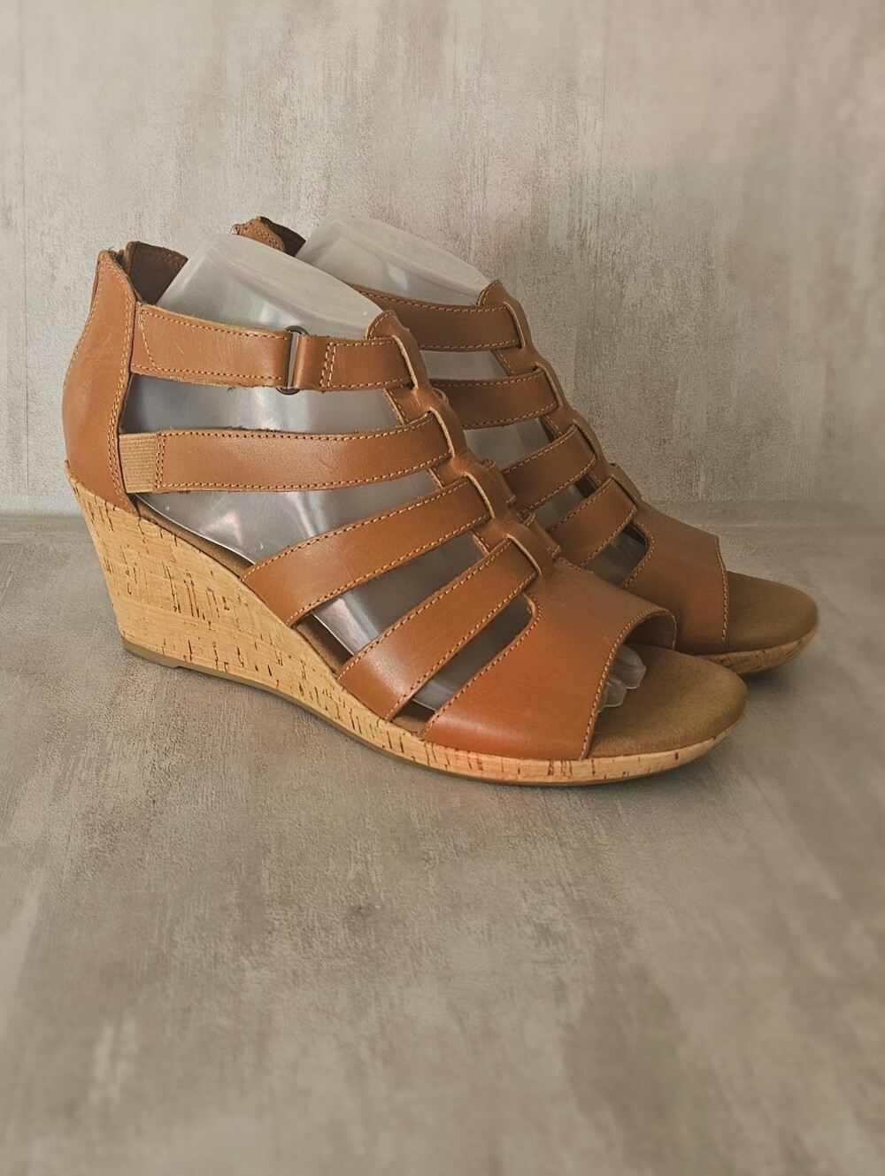 ROCKPORT Women's Cognac Brown Leather Wedge Sandals Size 9 Wide Strappy Back Zip - Picture 1 of 16